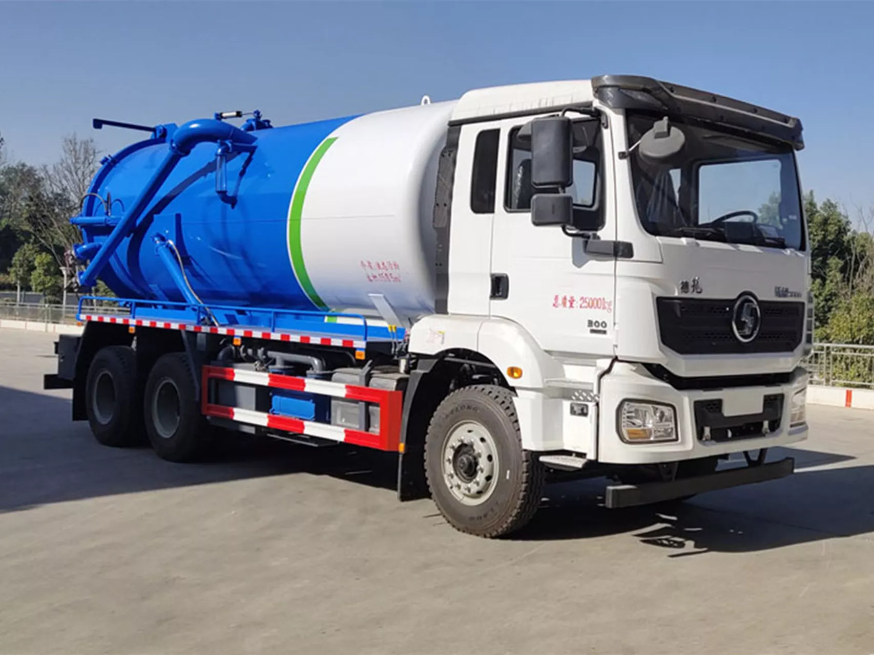SEWAGE SUCTION TRUCK